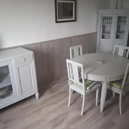 Maison Conviviale Pres De Avec Jardin, 100 M² בית נופש Charron (Creuse)